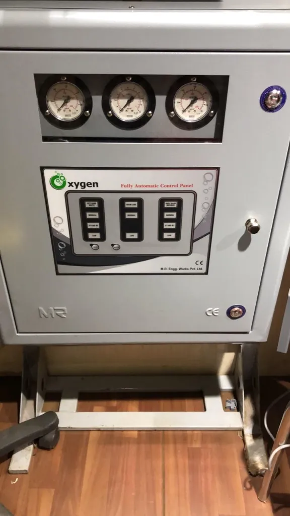 Automatic Changeover Manifold (One Cylinder Each Side) Oxygen Regulator